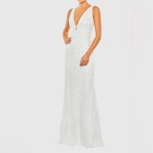 New MAC DUGGAL White Sequined Plunge Neck Sleeveless Column Gown – 5669 – Size 8